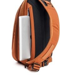 Think Tank Turnstyle 11L Sling Sırt Çantası (Asphalt Black)